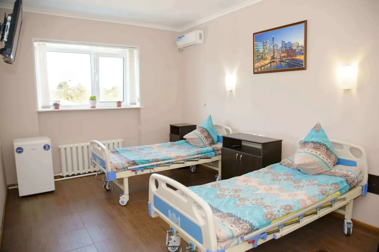 Двомісна палата з медичними ліжками