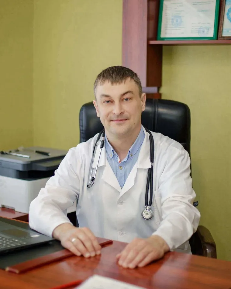 Авраменко Віктор Олександрович — лікар-психіатр, нарколог центру «Статус»