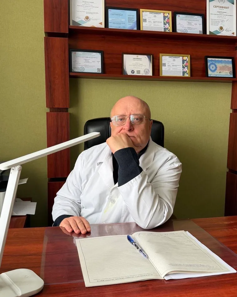 Чупір Костянтин Ігорович — лікар-анестезіолог центру «Статус»
